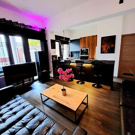 Petite Dans Jolie Colocation Privatunterkunft