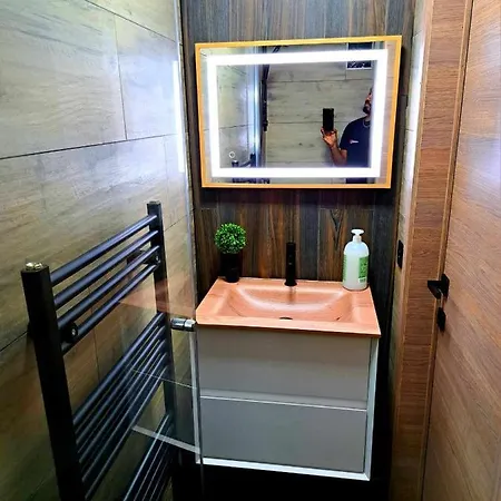 Petite Dans Jolie Colocation * Liège