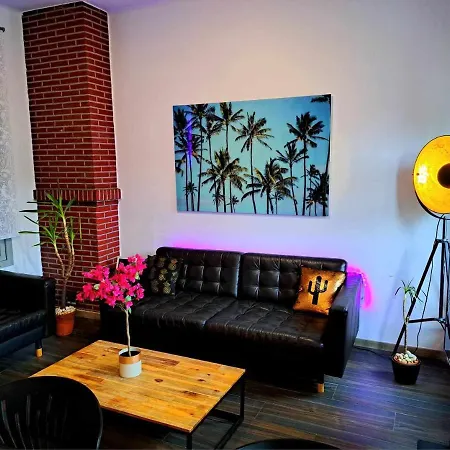 Petite Dans Jolie Colocation